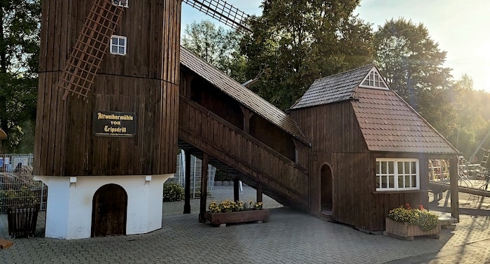 Freizeitpark Lochmühle entfernt ikonische Altweibermühle